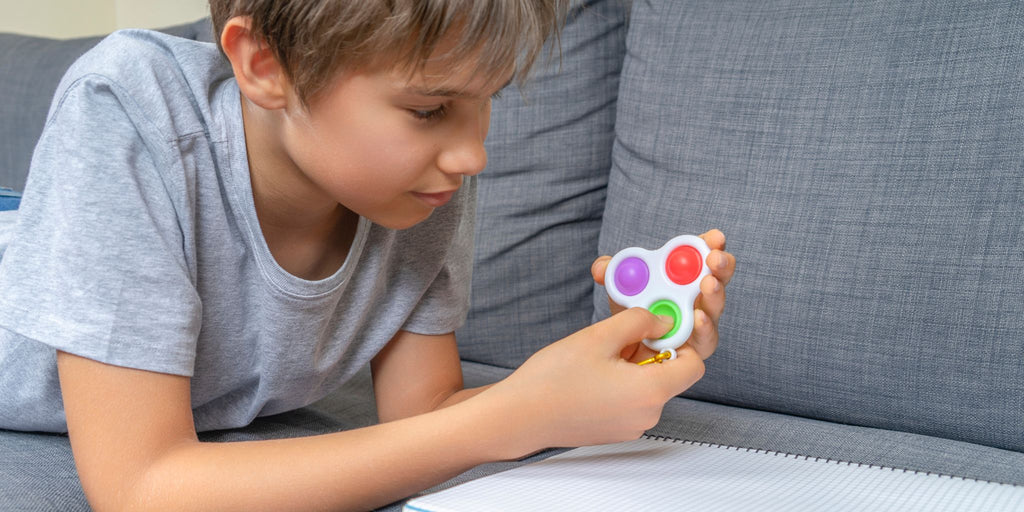 Enfant stressé par le bruit à l'école a besoin d'un fidget toy anti stress Jilu